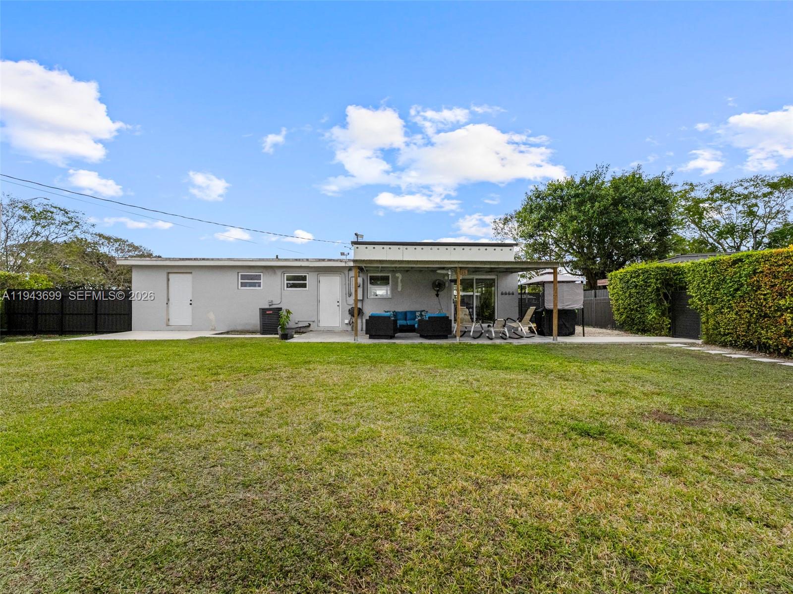 11401 SW 56th St, Miami FL 33165