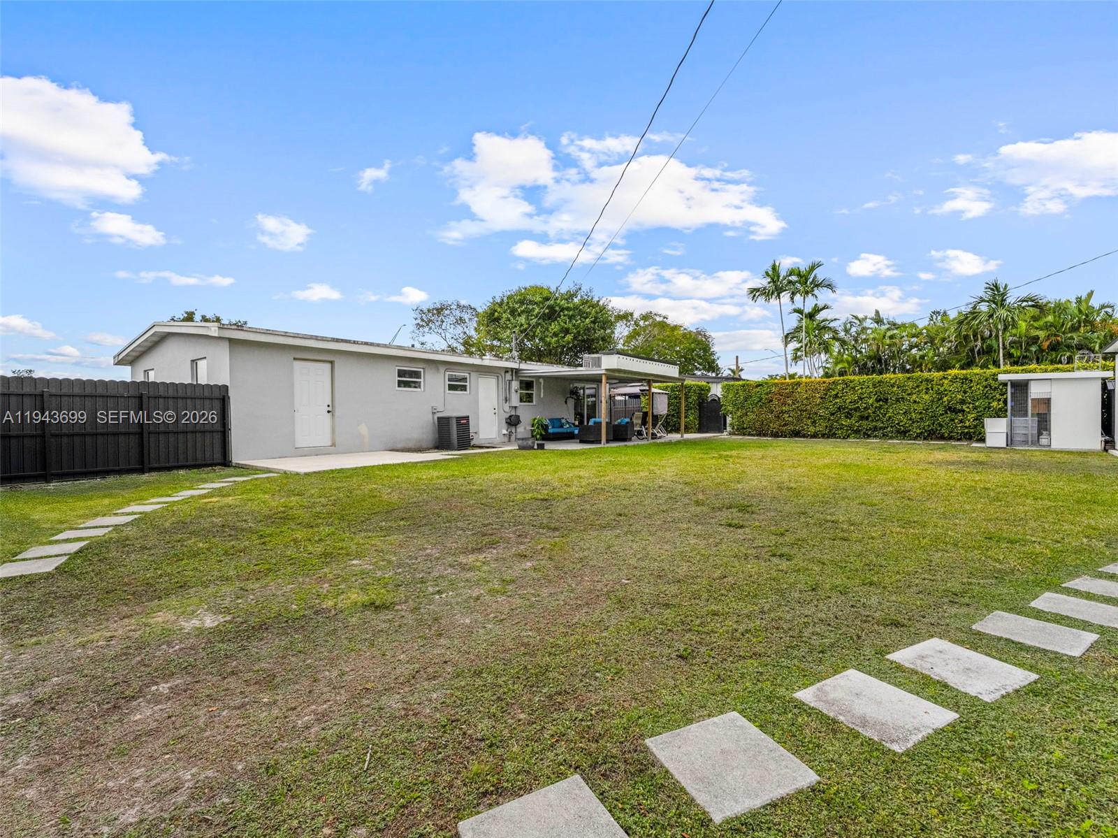 11401 SW 56th St, Miami FL 33165