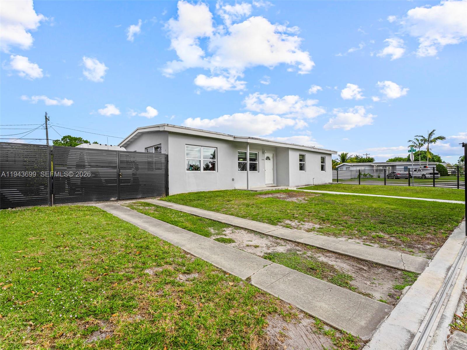 11401 SW 56th St, Miami FL 33165