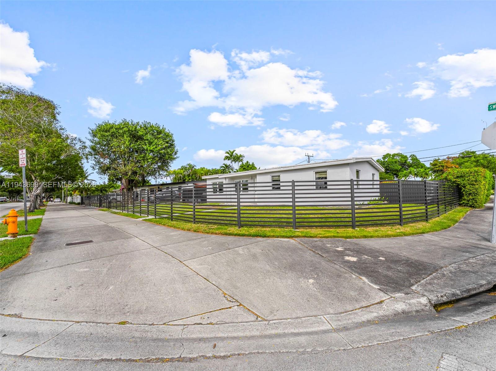 11401 SW 56th St, Miami FL 33165