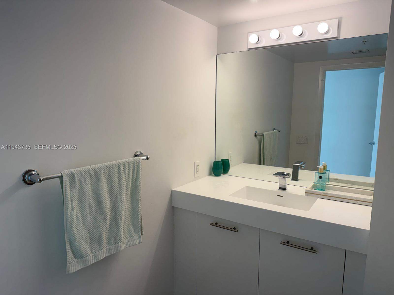 41 SE 5th St #2010, Miami FL 33131