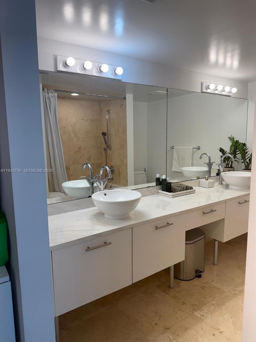 41 SE 5th St #2010, Miami FL 33131