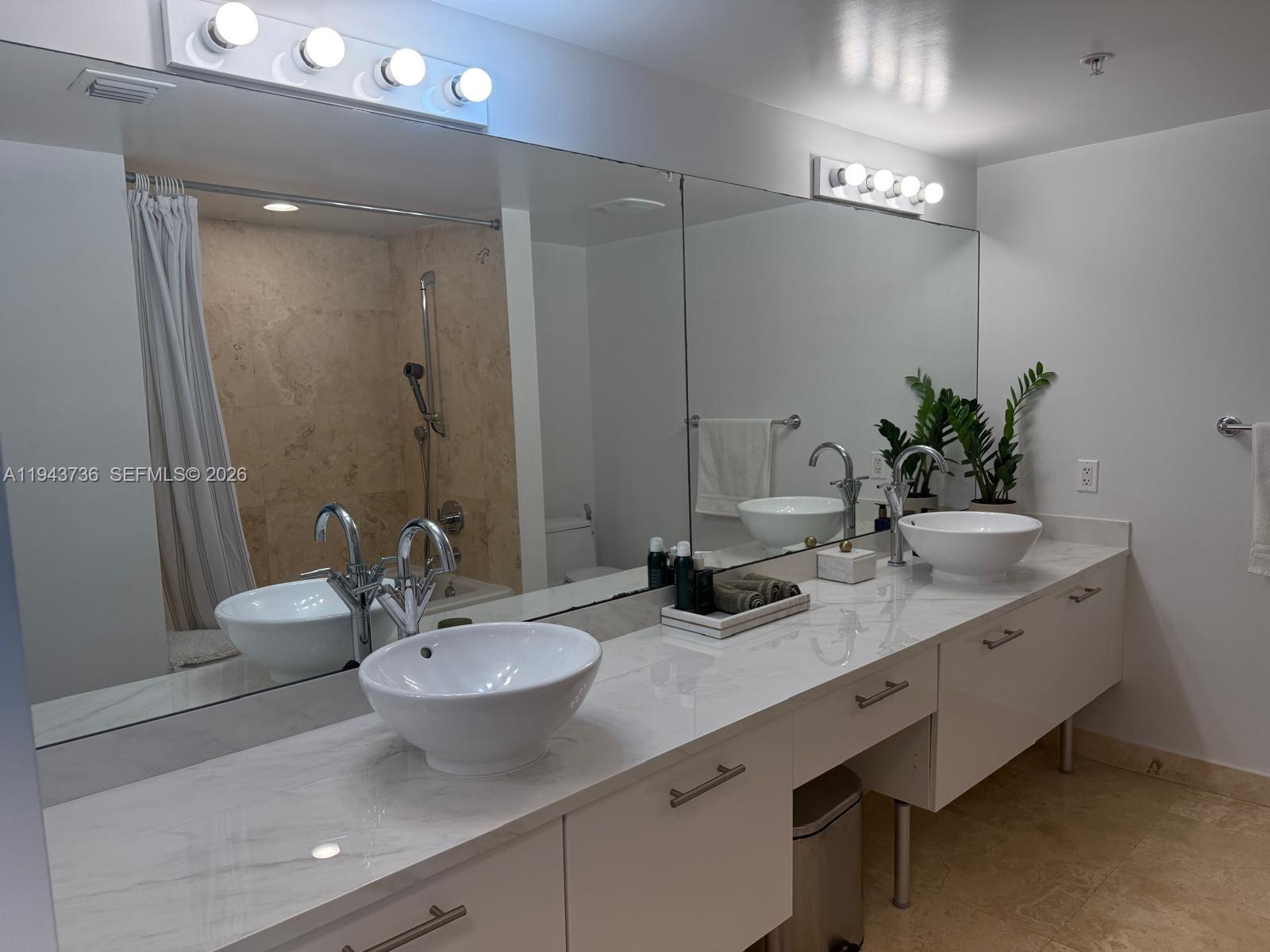 41 SE 5th St #2010, Miami FL 33131
