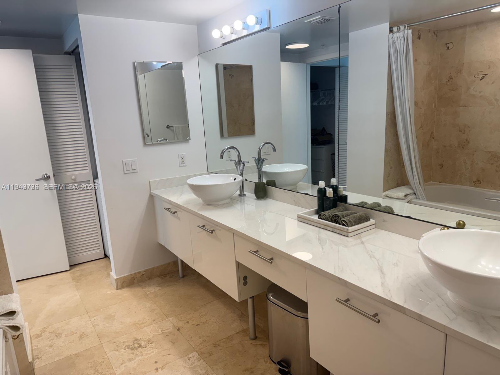 41 SE 5th St #2010, Miami FL 33131