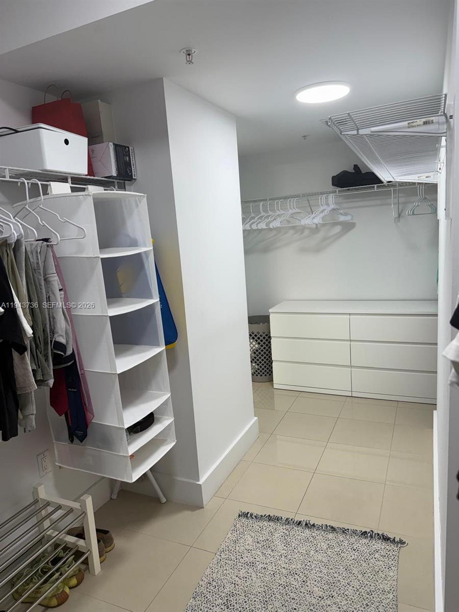 41 SE 5th St #2010, Miami FL 33131