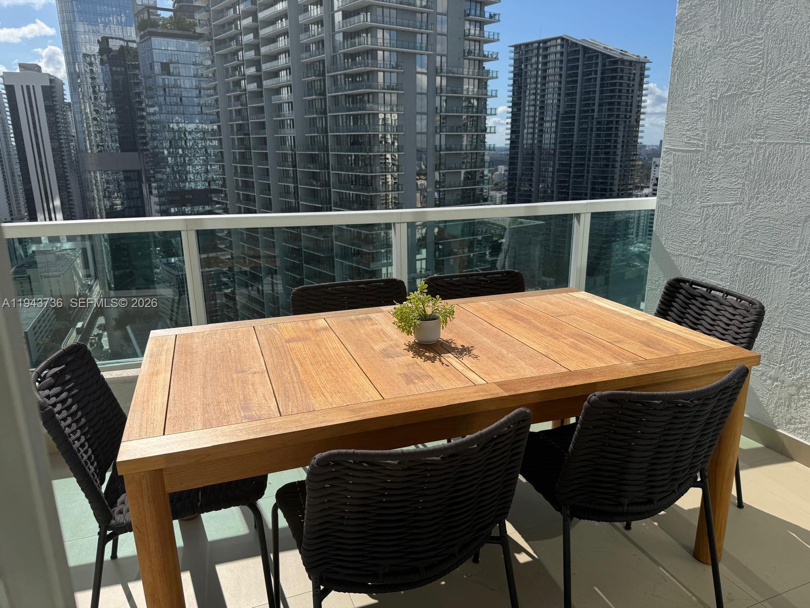 41 SE 5th St #2010, Miami FL 33131