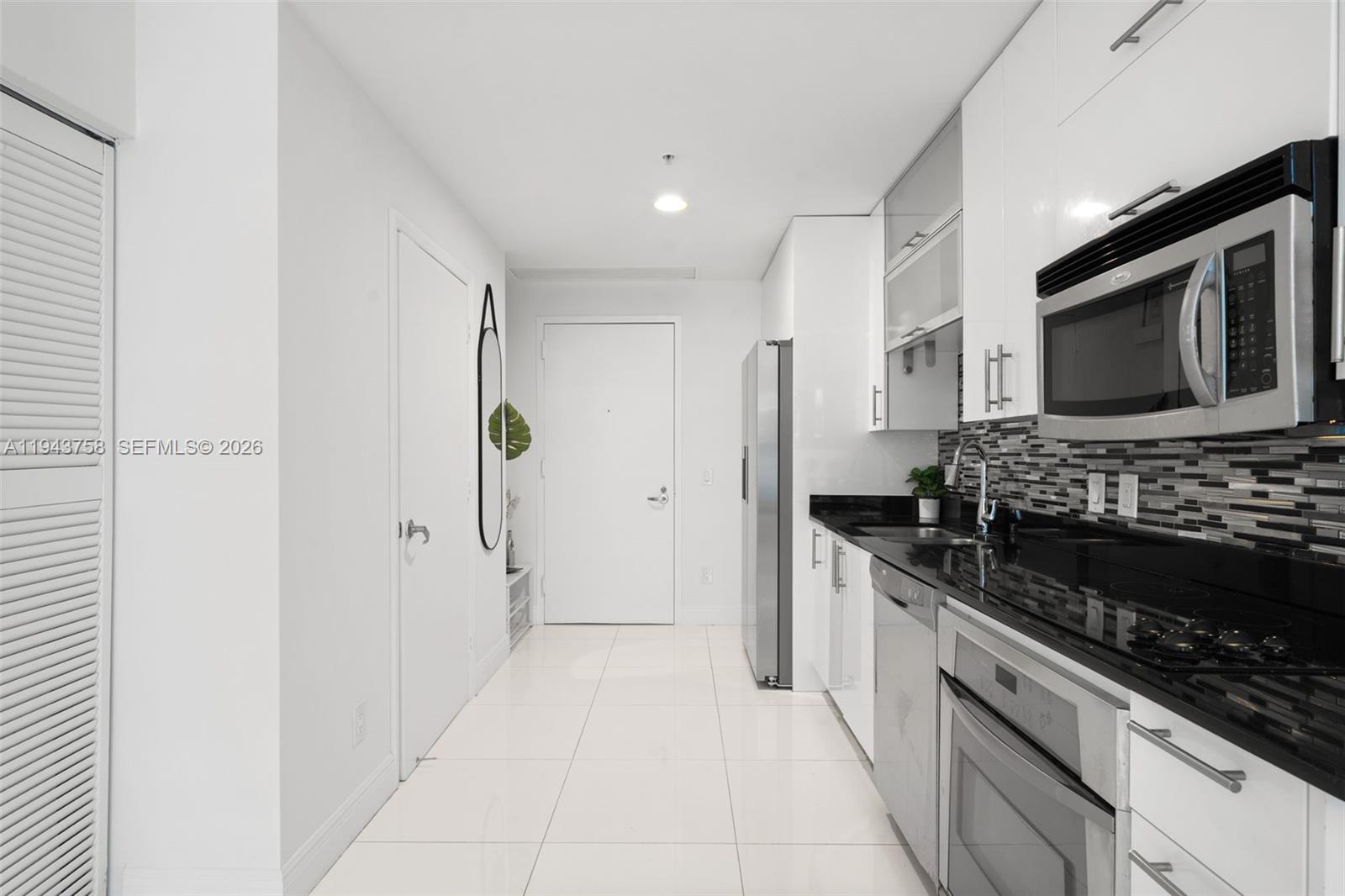 60 SW 13th St #2812, Miami FL 33130