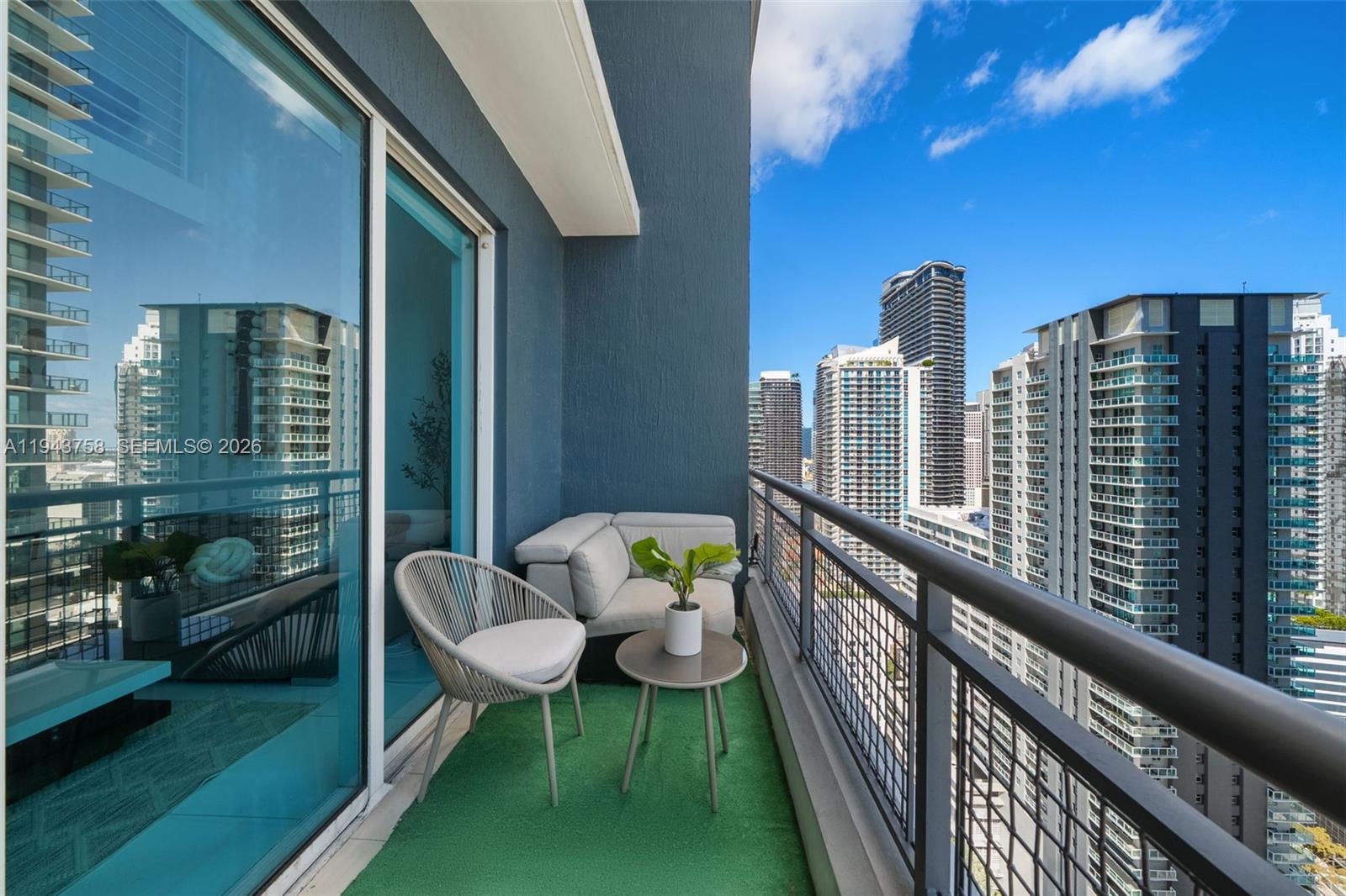 60 SW 13th St #2812, Miami FL 33130