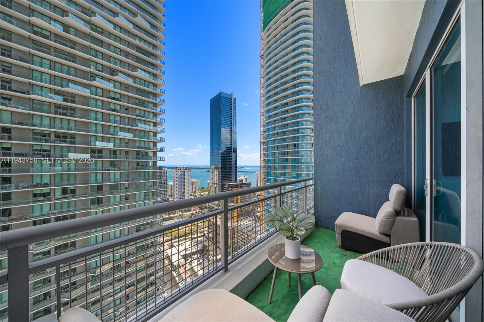 60 SW 13th St #2812, Miami FL 33130