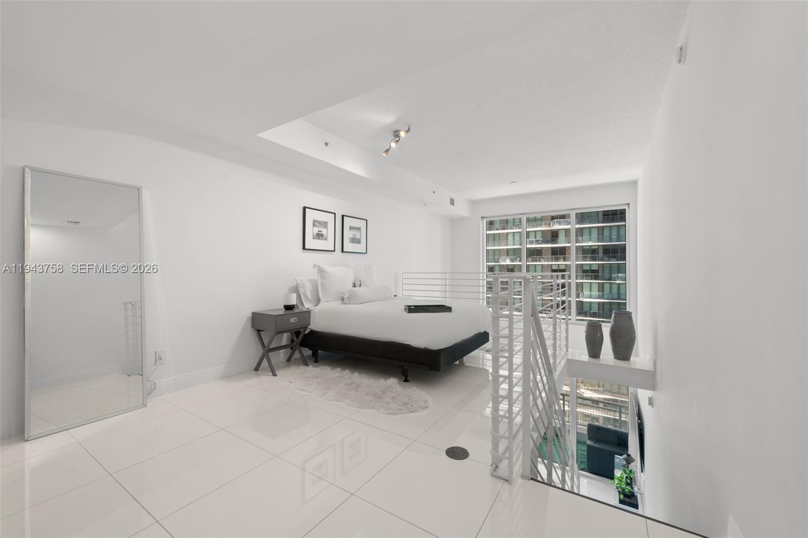 60 SW 13th St #2812, Miami FL 33130