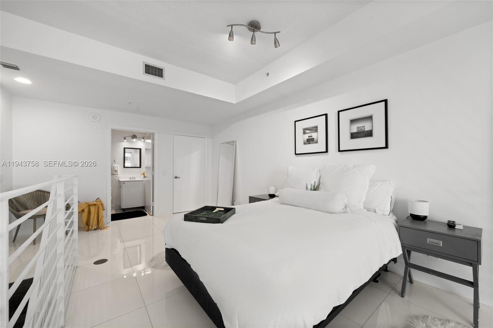 60 SW 13th St #2812, Miami FL 33130