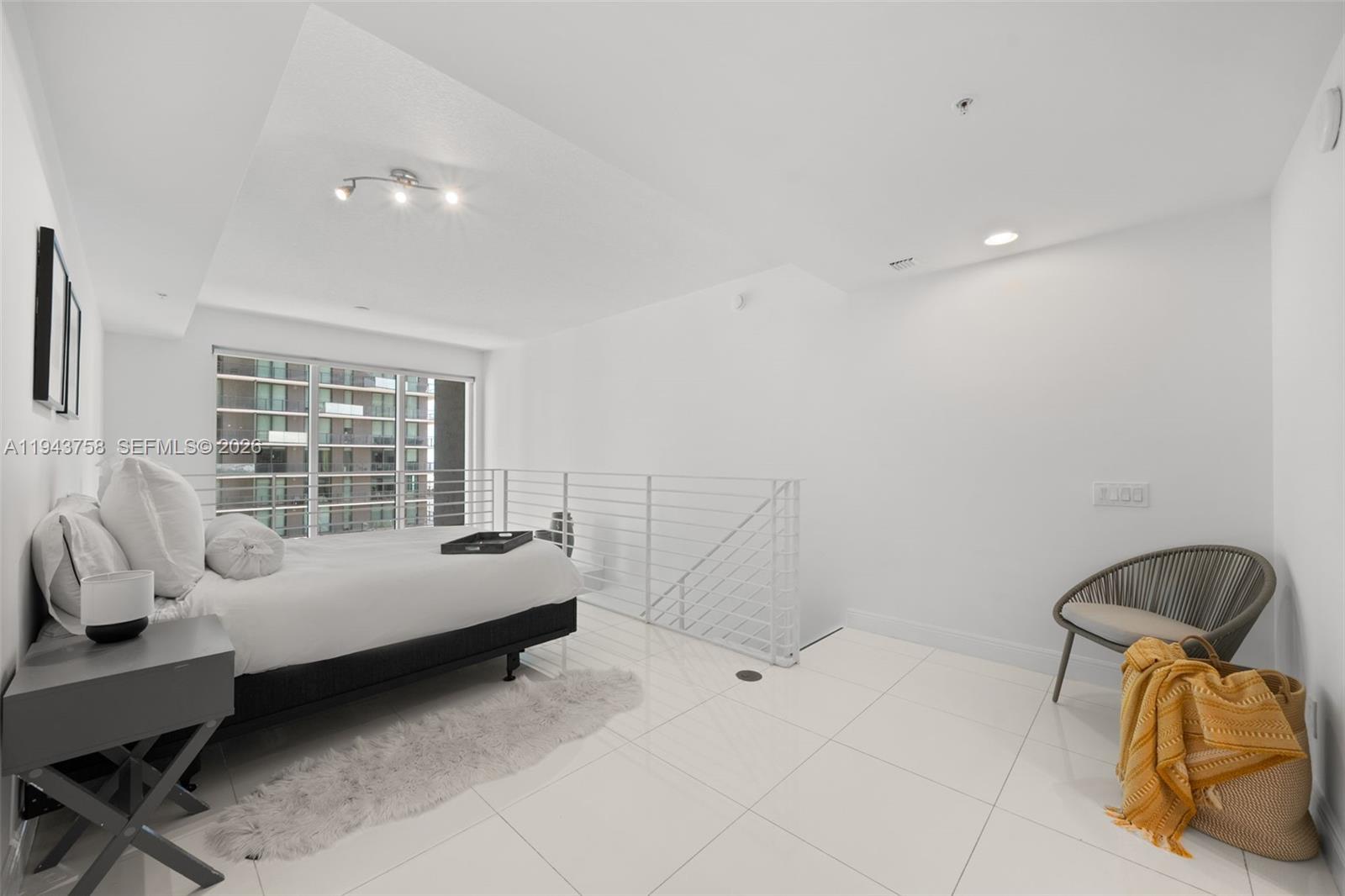 60 SW 13th St #2812, Miami FL 33130