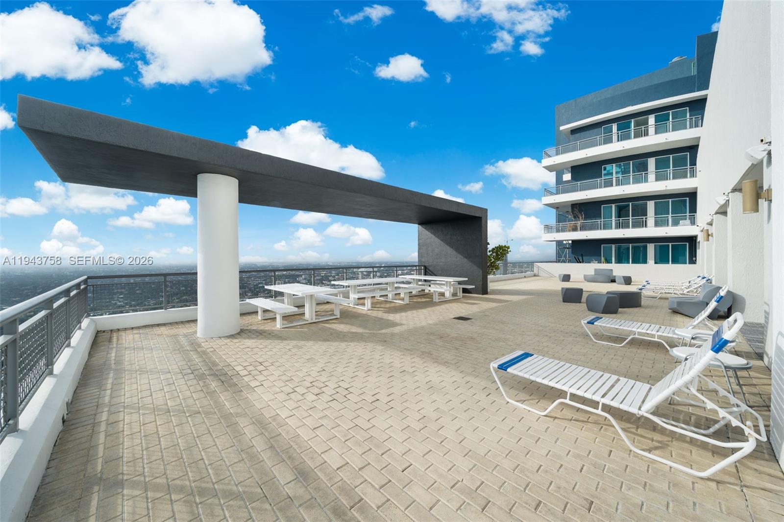60 SW 13th St #2812, Miami FL 33130