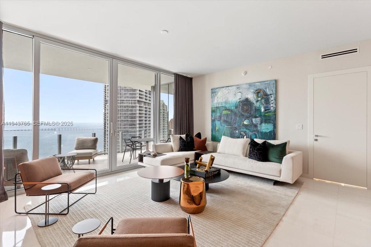 300 Biscayne Blvd Way #3403, Miami FL 33131