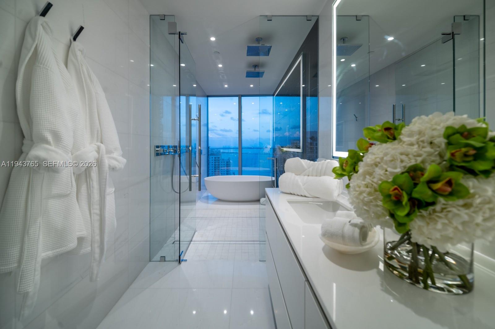 300 Biscayne Blvd Way #3403, Miami FL 33131
