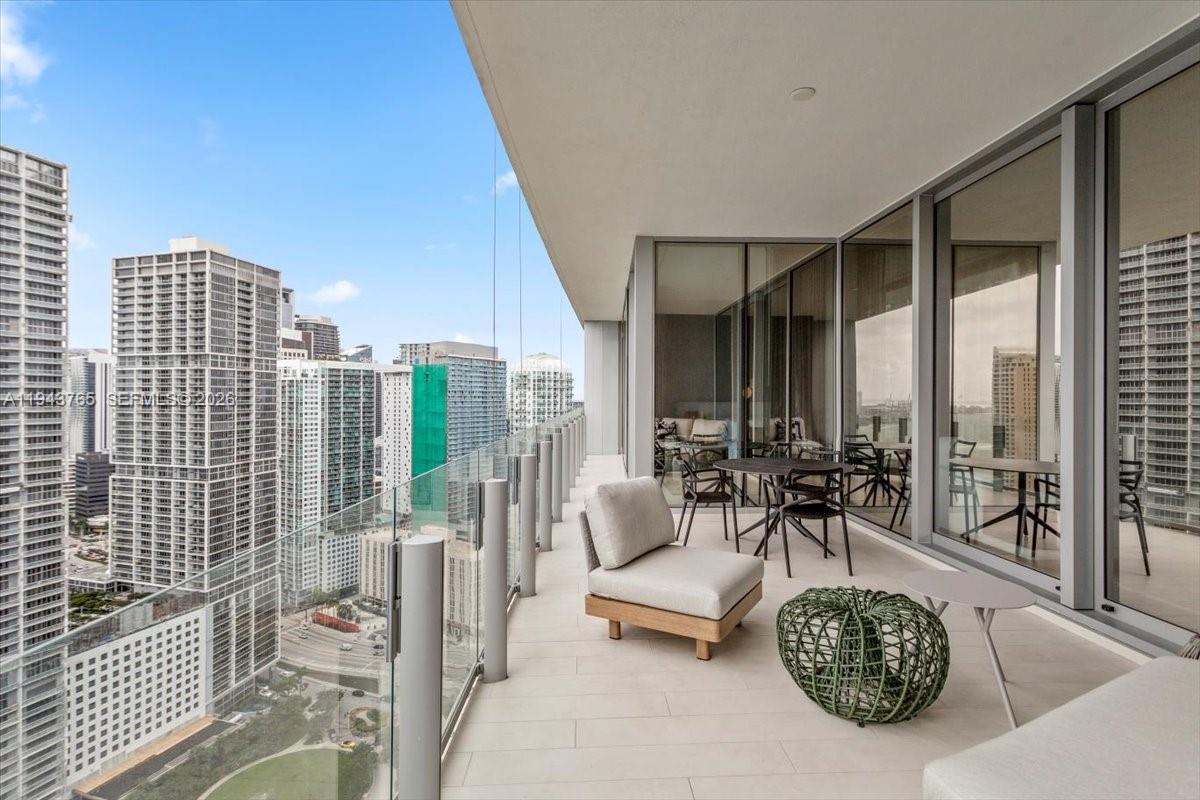 300 Biscayne Blvd Way #3403, Miami FL 33131