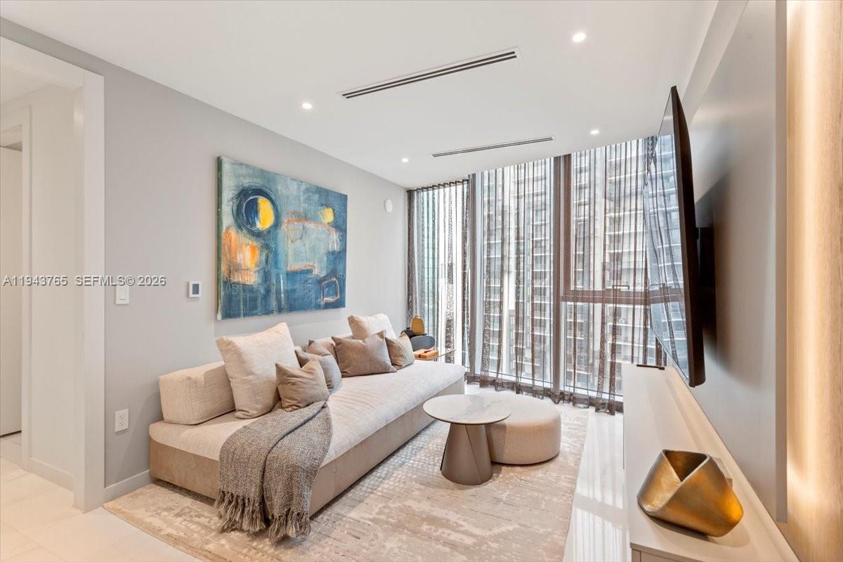 300 Biscayne Blvd Way #3403, Miami FL 33131