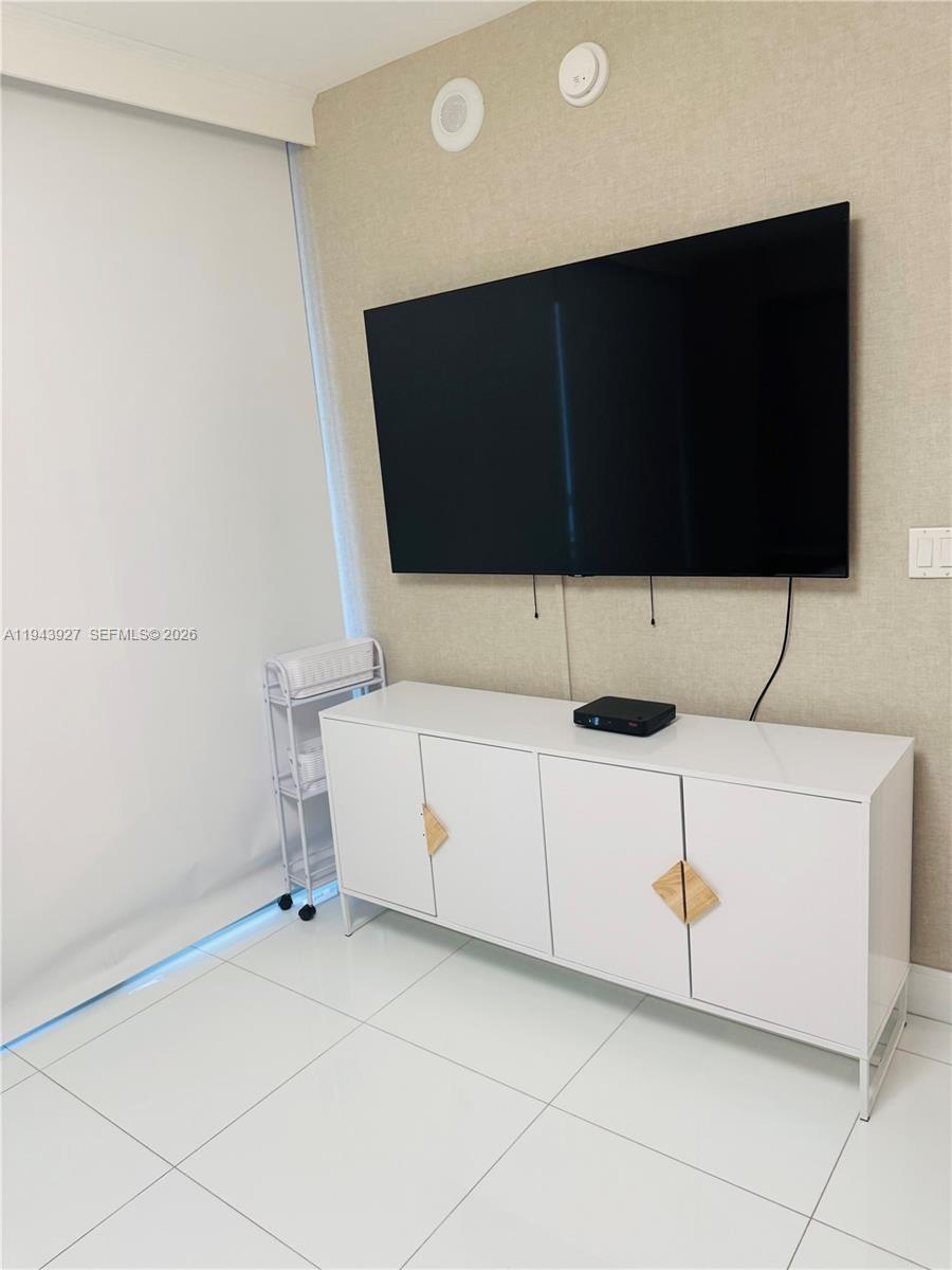 465 Brickell Ave #618, Miami FL 33131
