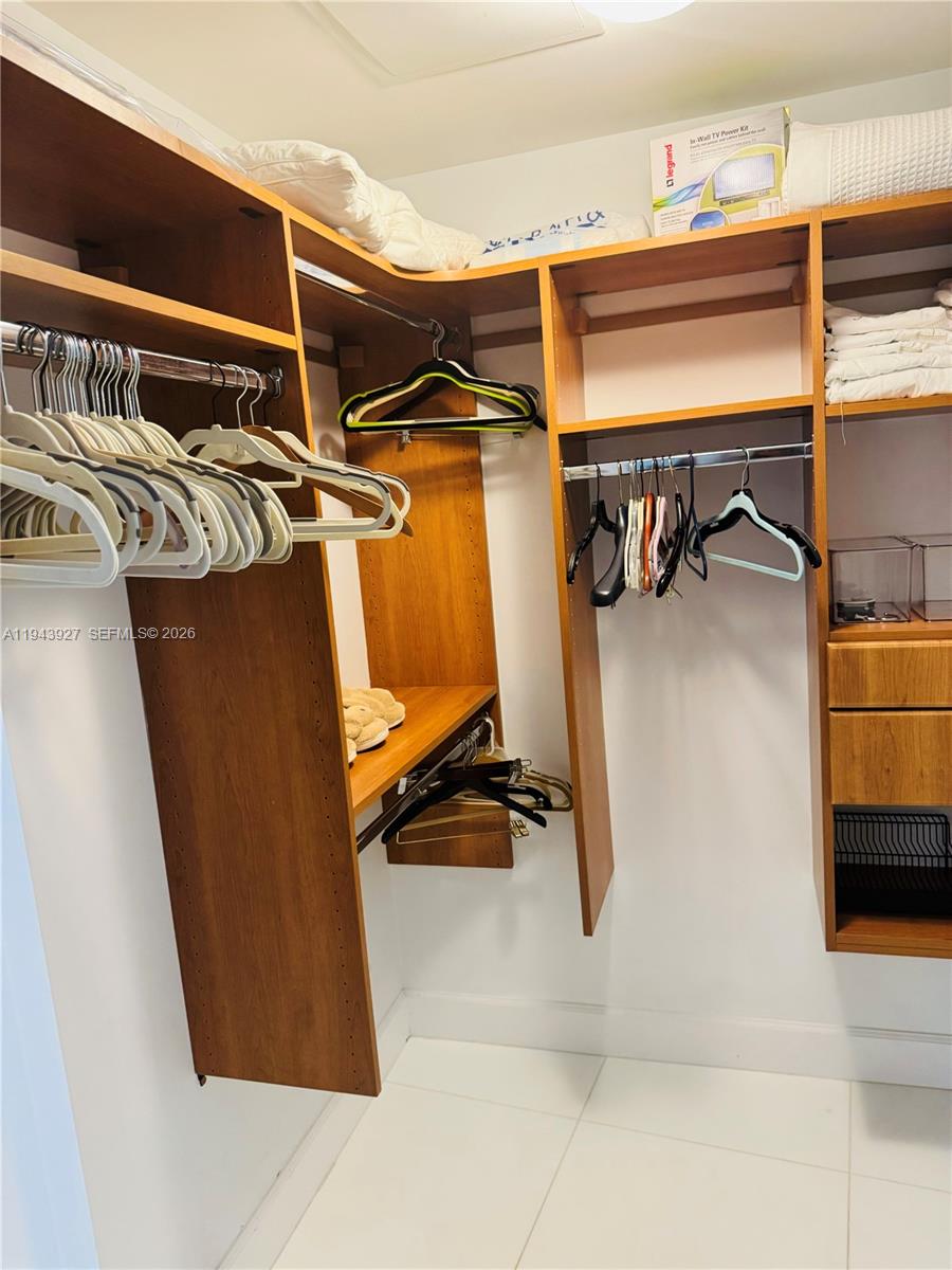 465 Brickell Ave #618, Miami FL 33131