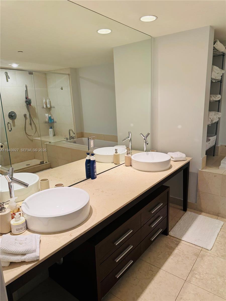 465 Brickell Ave #618, Miami FL 33131
