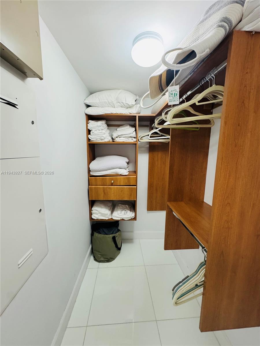 465 Brickell Ave #618, Miami FL 33131