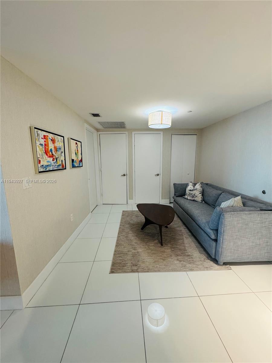 465 Brickell Ave #618, Miami FL 33131