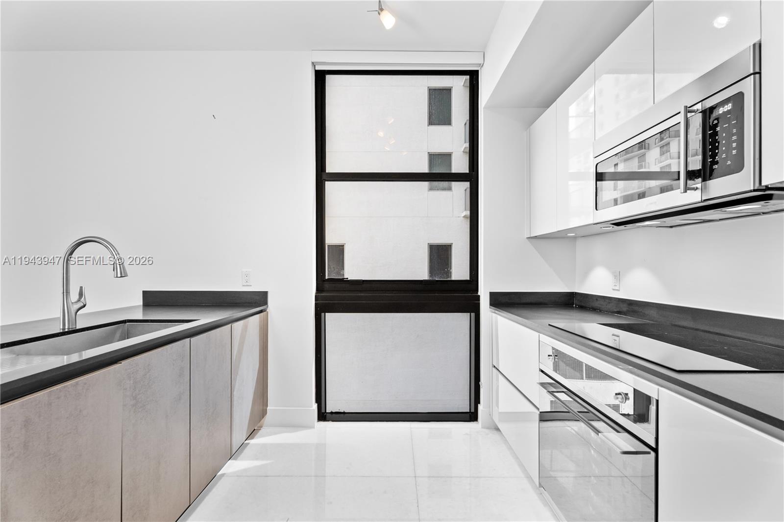 1010 Brickell Ave #1405, Miami FL 33131