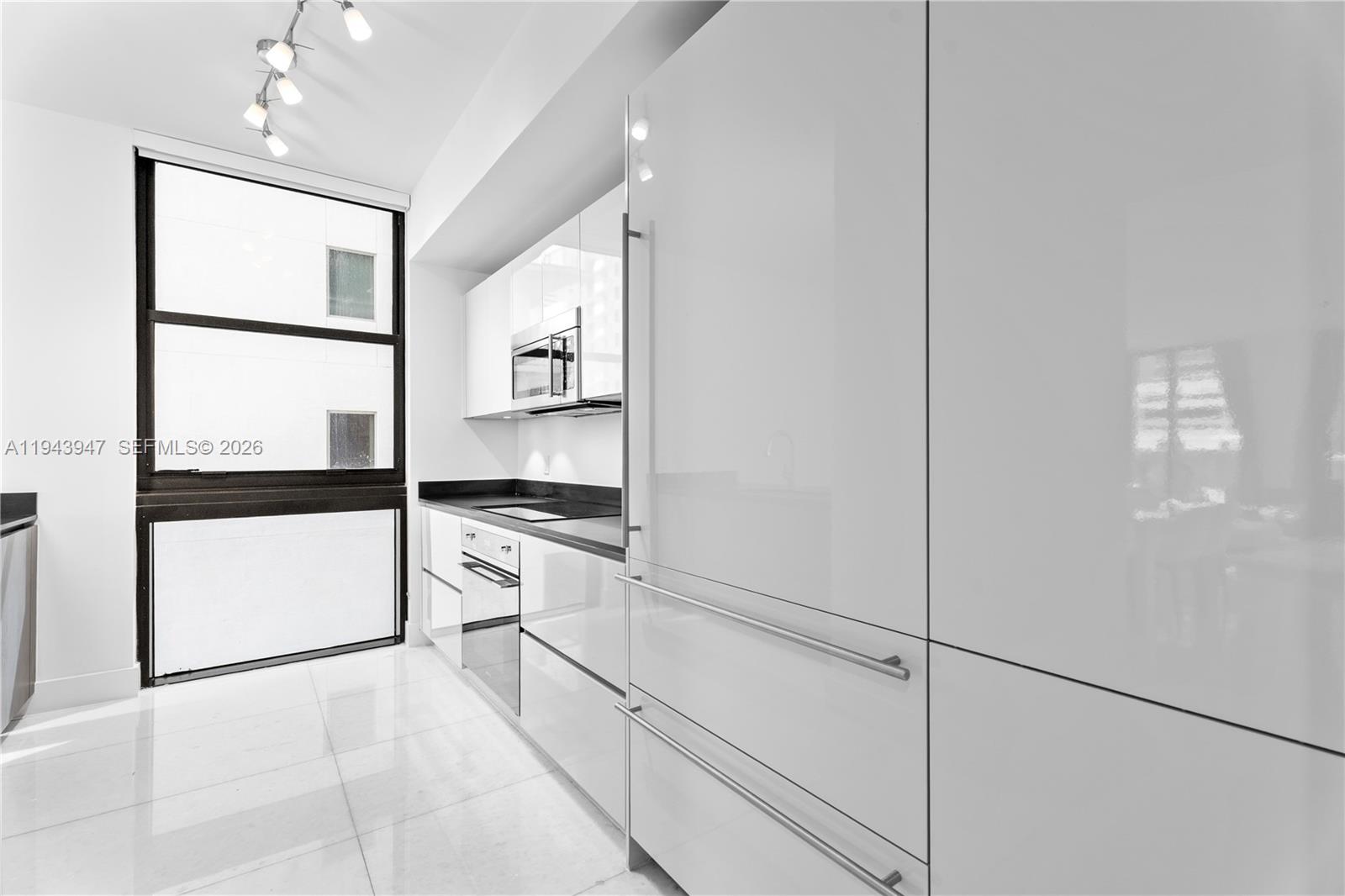 1010 Brickell Ave #1405, Miami FL 33131
