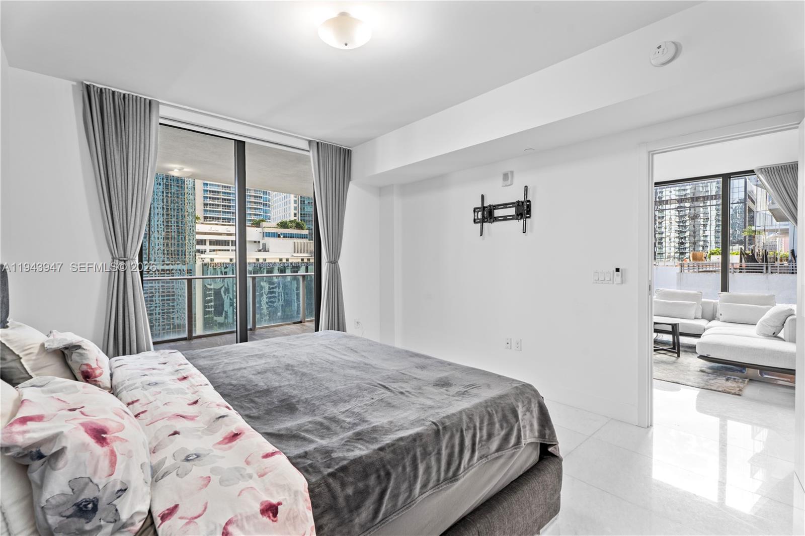 1010 Brickell Ave #1405, Miami FL 33131