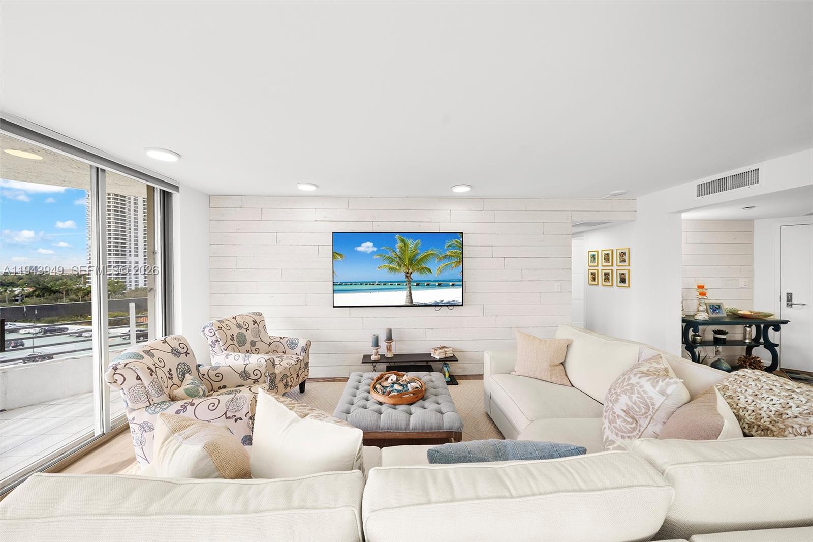 19101 NE Mystic Pointe Drive #901, Aventura FL 33180