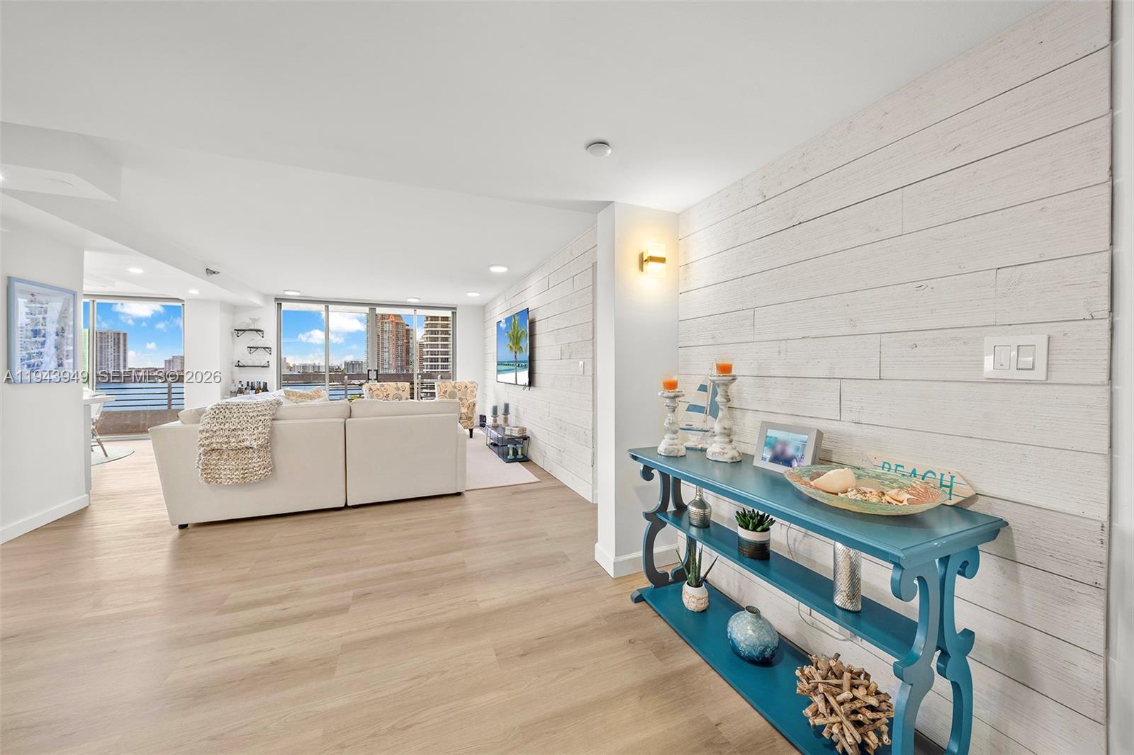 19101 NE Mystic Pointe Drive #901, Aventura FL 33180