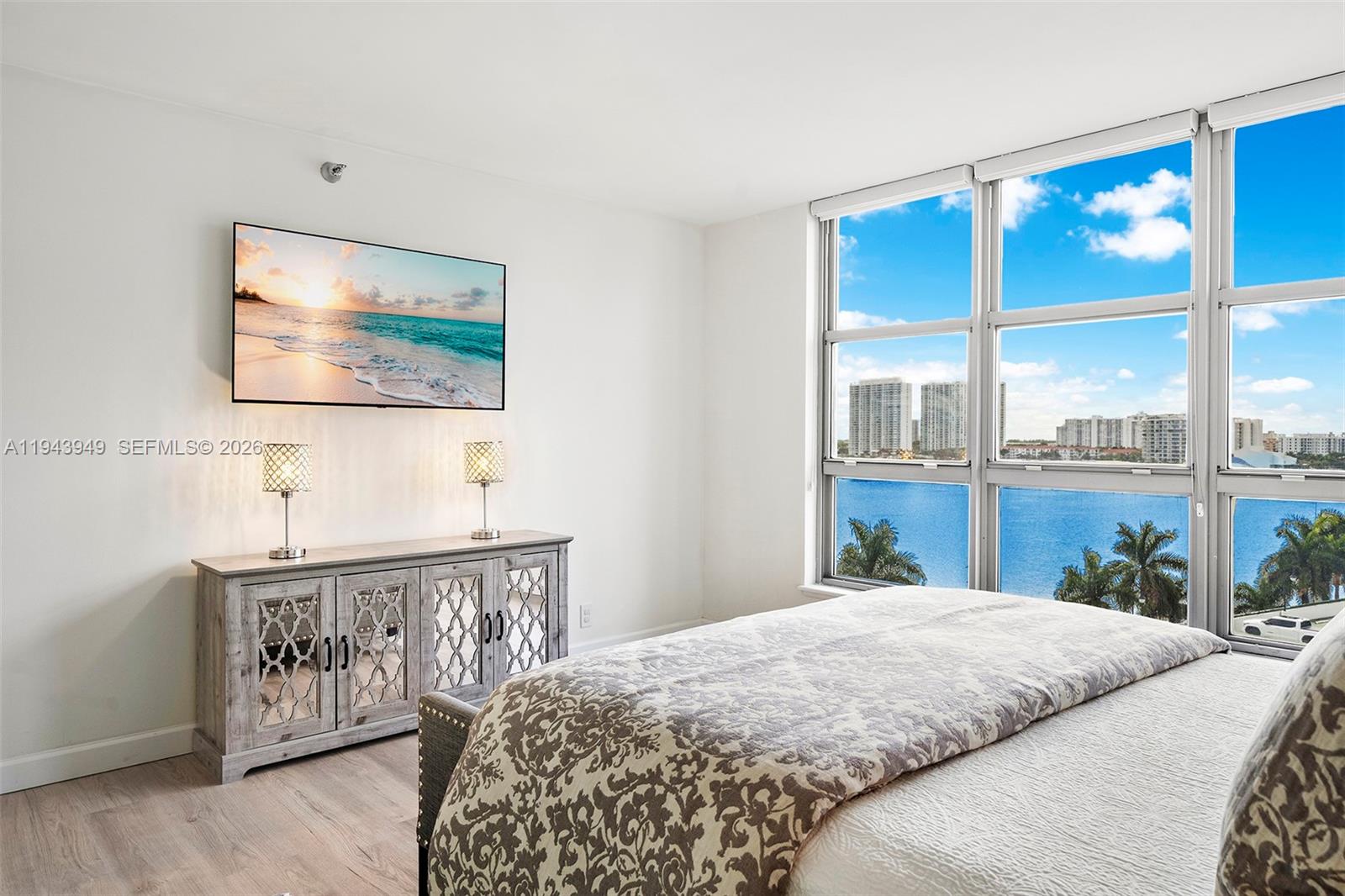 19101 NE Mystic Pointe Drive #901, Aventura FL 33180