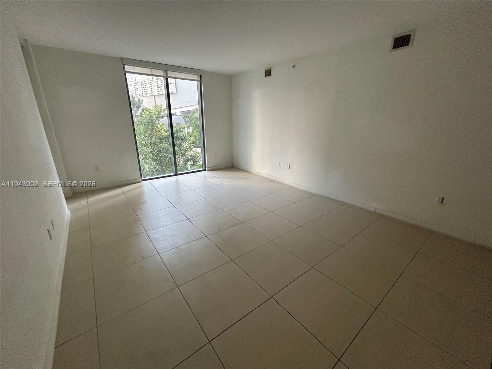 31 SE 6th St #407, Miami FL 33131