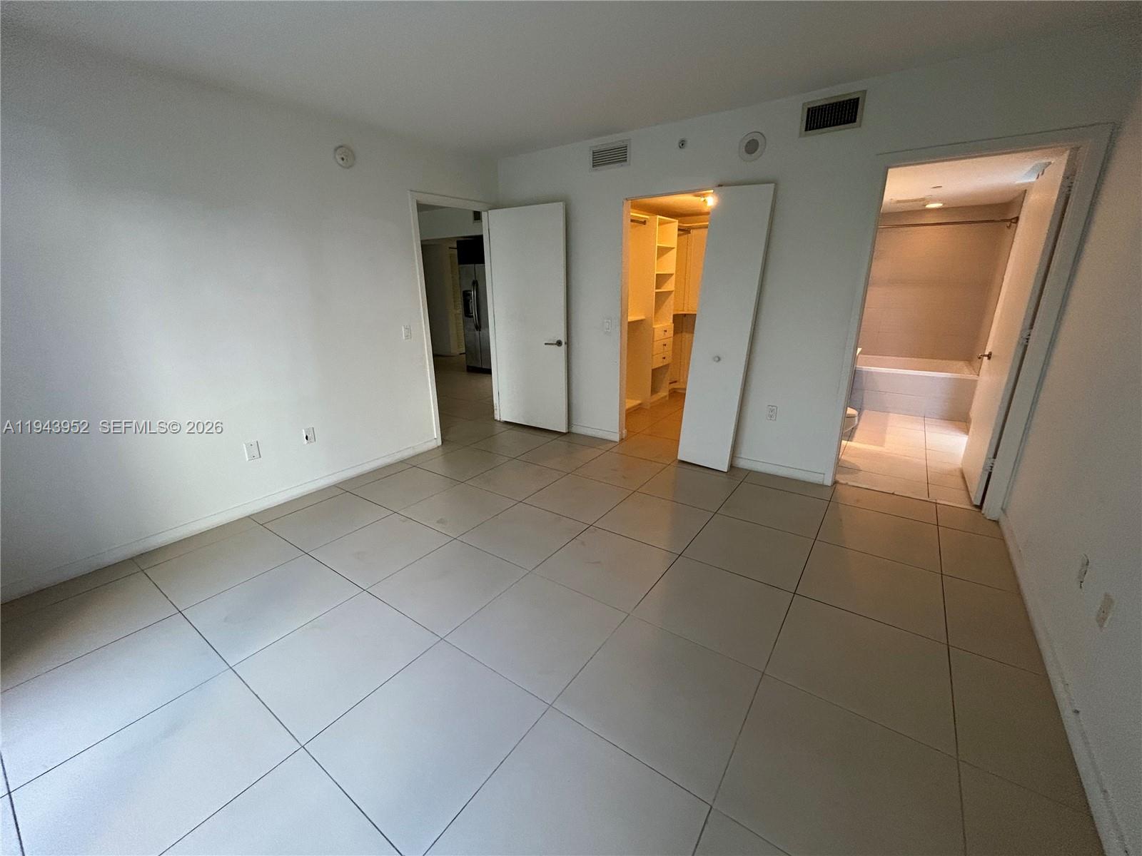31 SE 6th St #407, Miami FL 33131