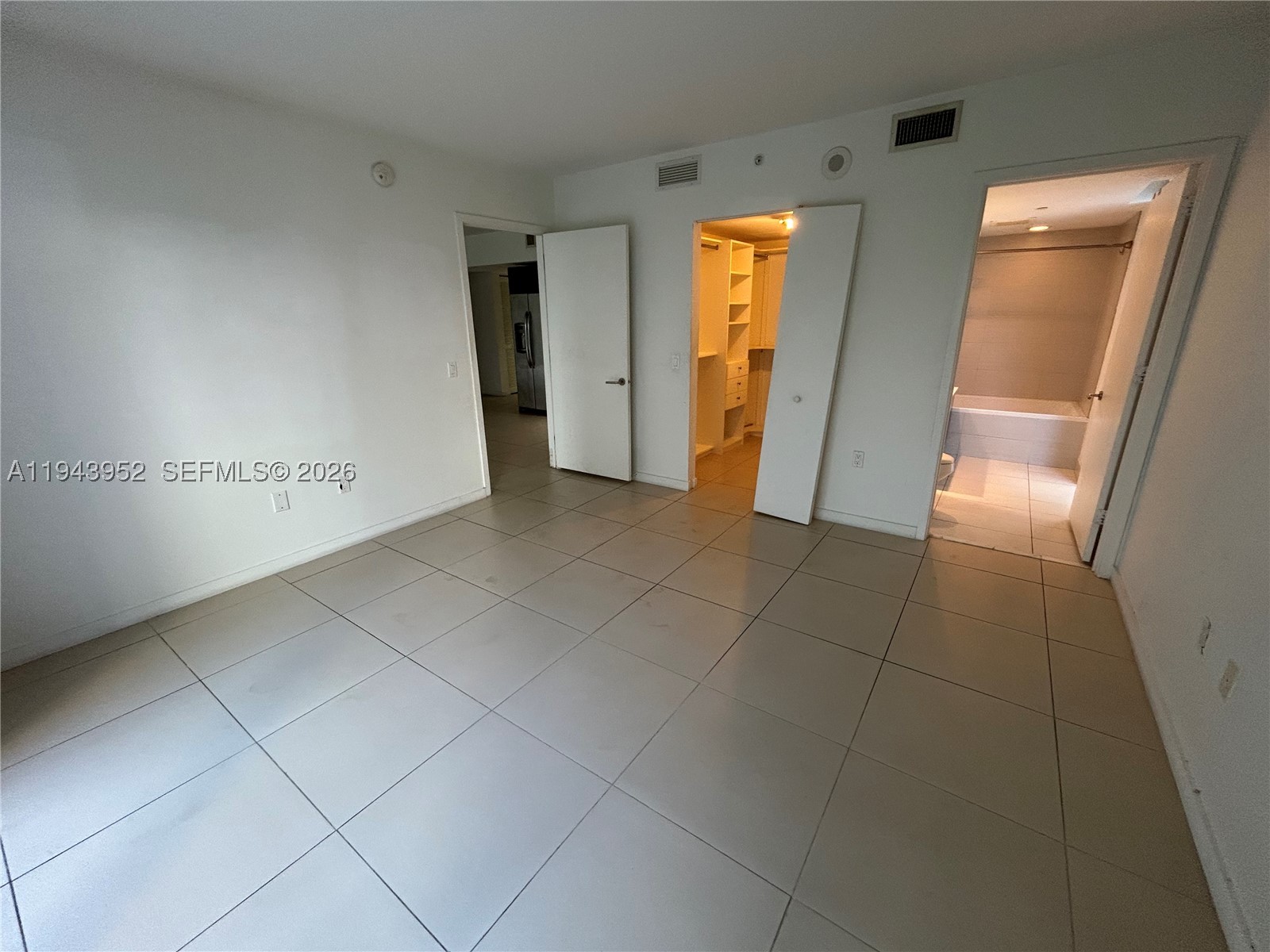 31 SE 6th St #407, Miami FL 33131