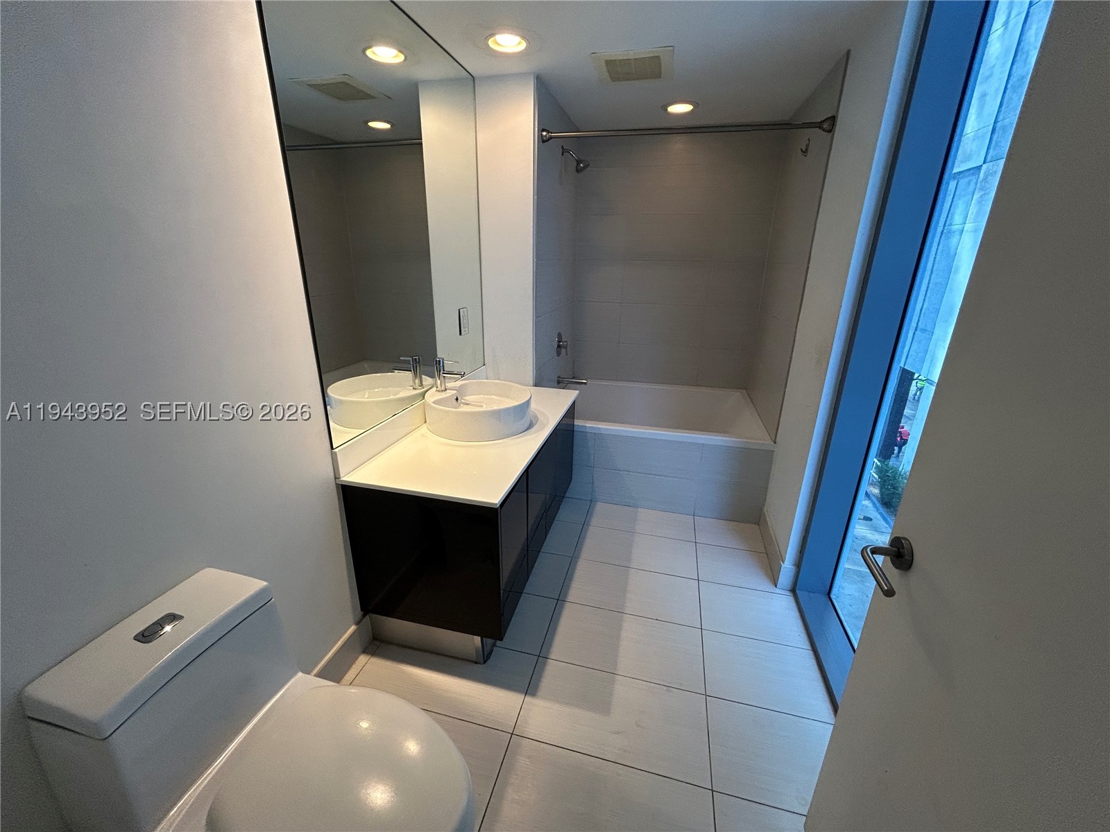 31 SE 6th St #407, Miami FL 33131