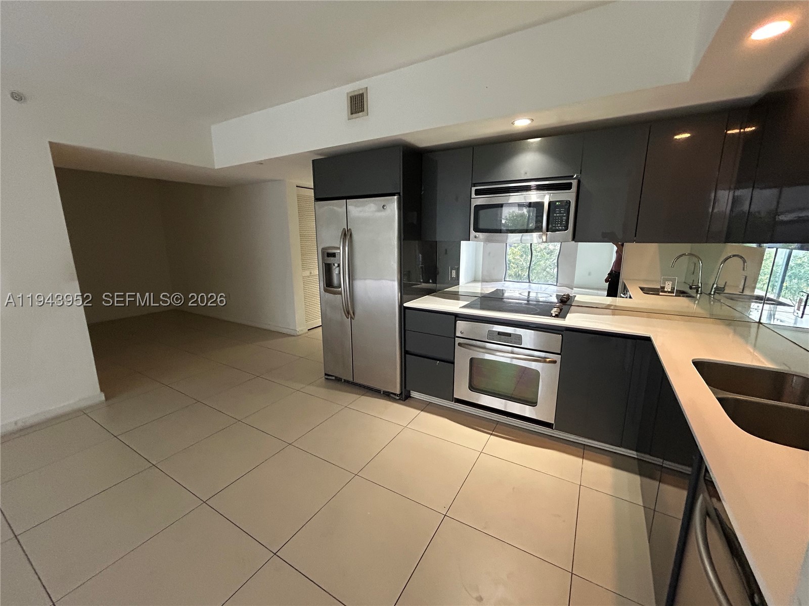 31 SE 6th St #407, Miami FL 33131