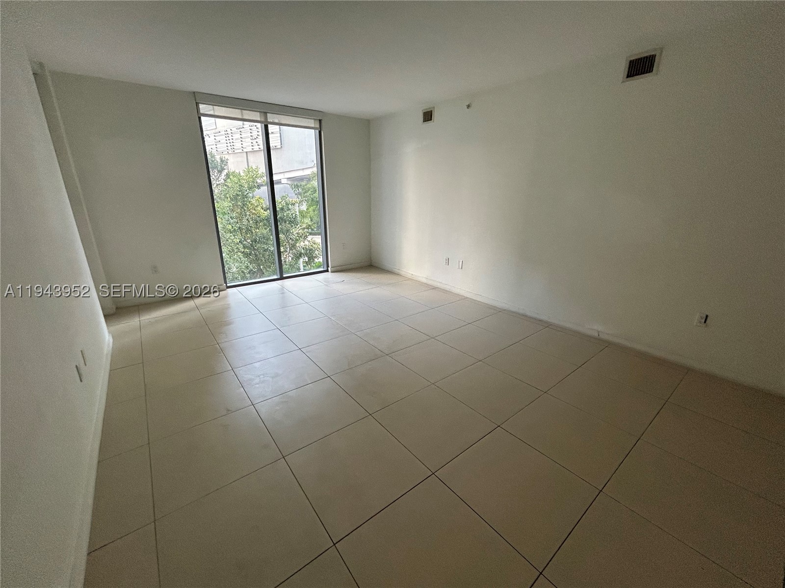 31 SE 6th St #407, Miami FL 33131