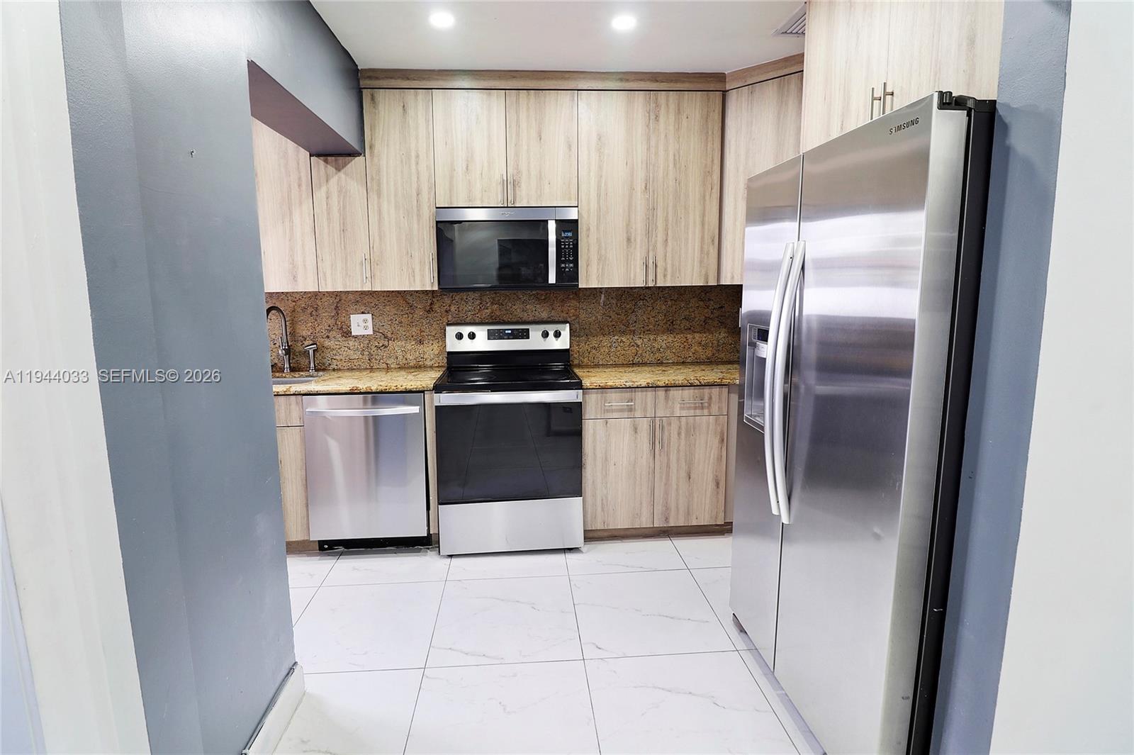 591 SE 5th St, Hialeah FL 33010