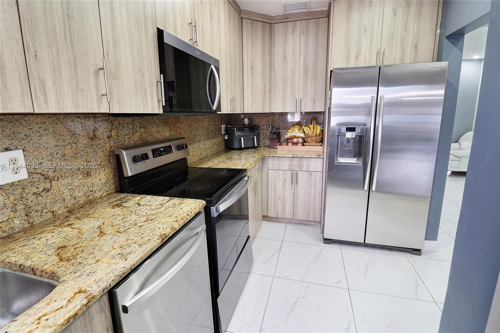 591 SE 5th St, Hialeah FL 33010
