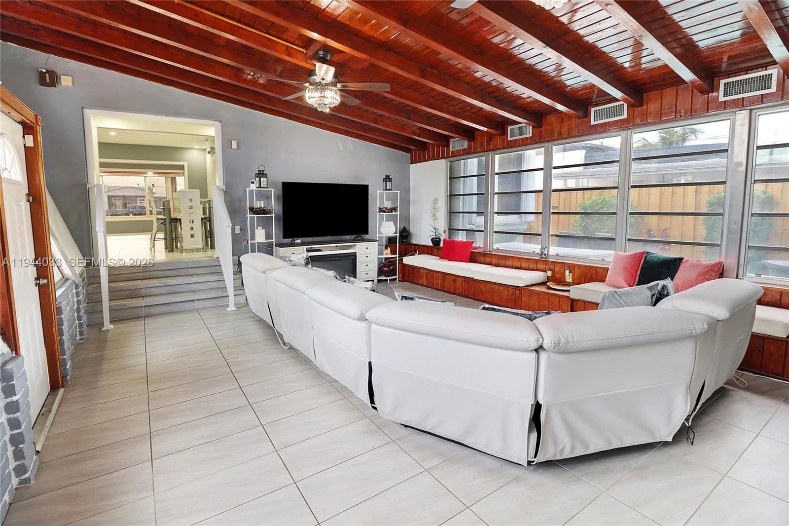 591 SE 5th St, Hialeah FL 33010