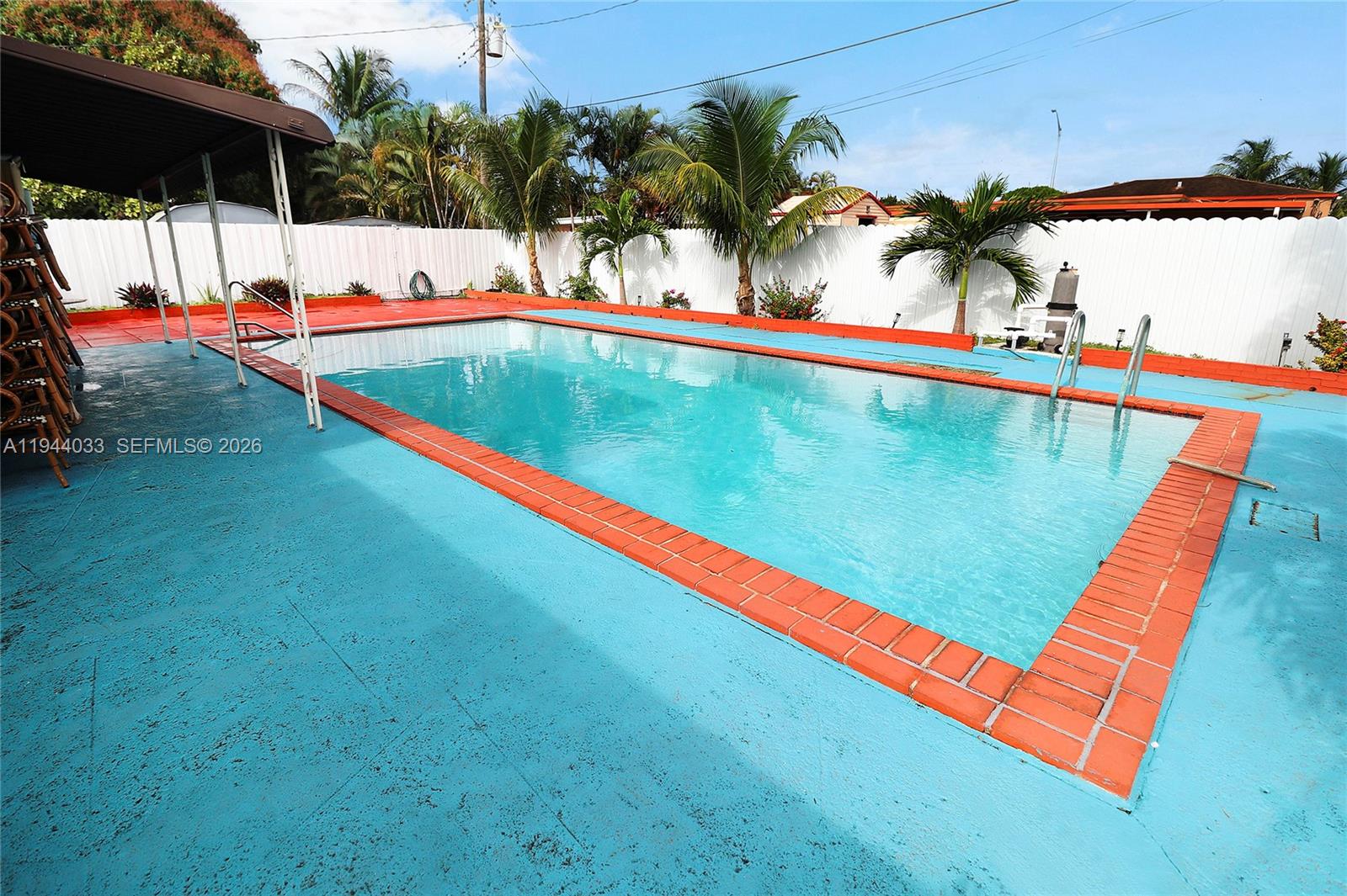 591 SE 5th St, Hialeah FL 33010
