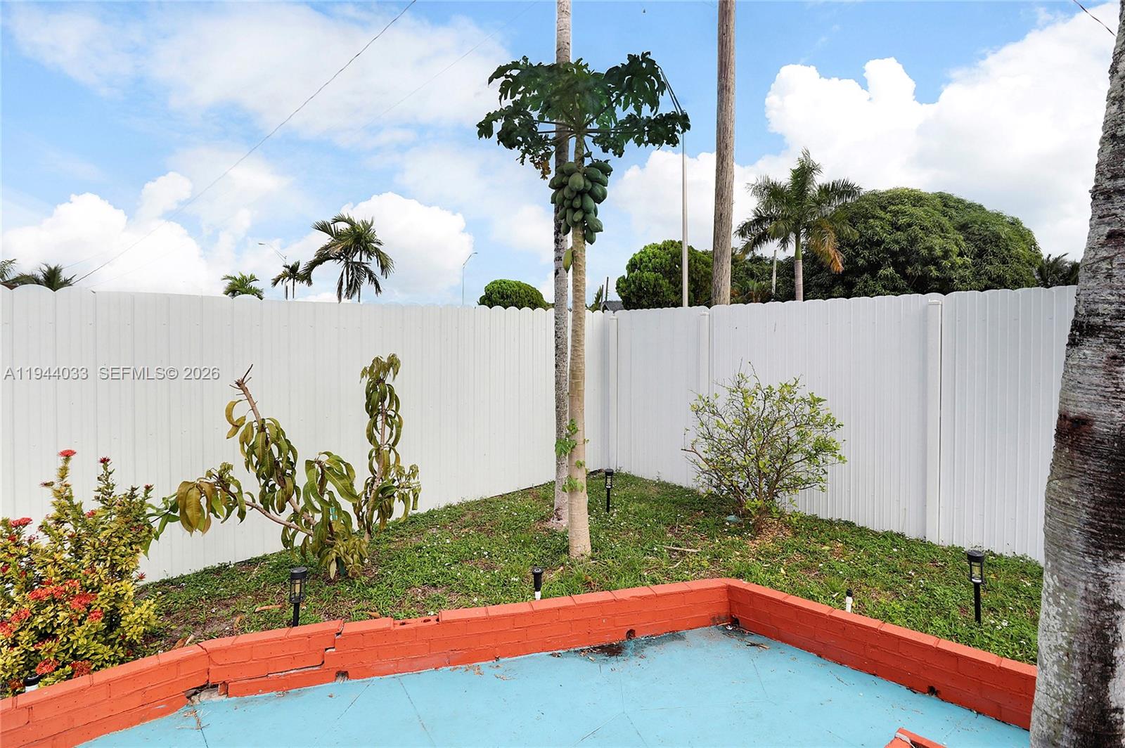 591 SE 5th St, Hialeah FL 33010