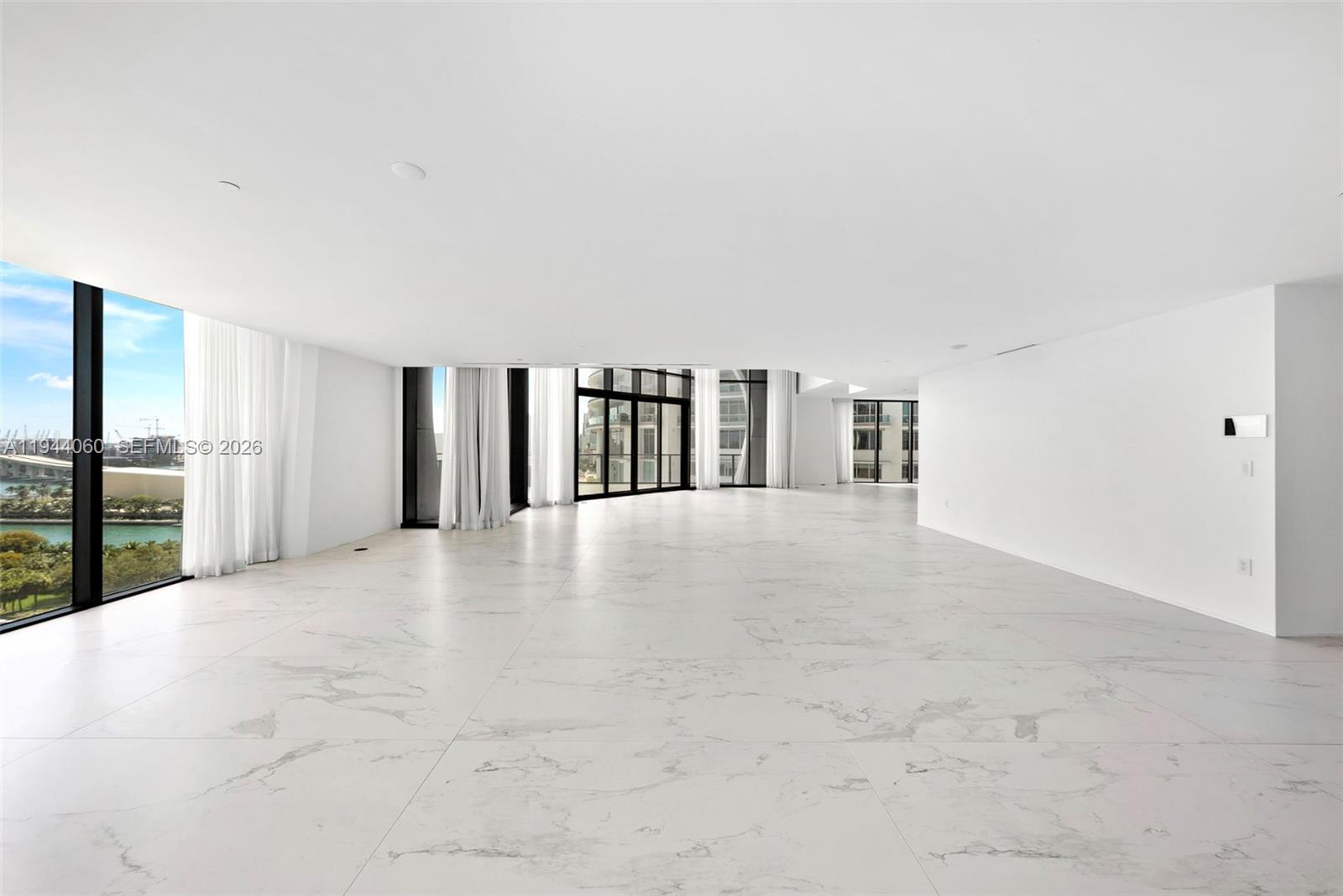 1000 Biscayne Blvd #TH1201, Miami FL 33132