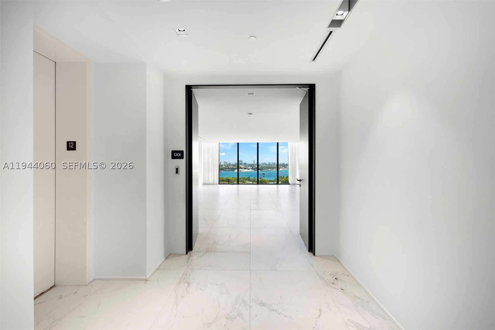 1000 Biscayne Blvd #TH1201, Miami FL 33132