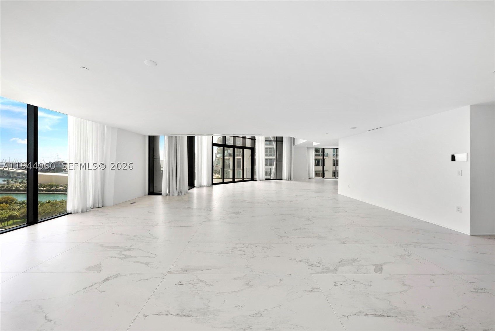 1000 Biscayne Blvd #TH1201, Miami FL 33132