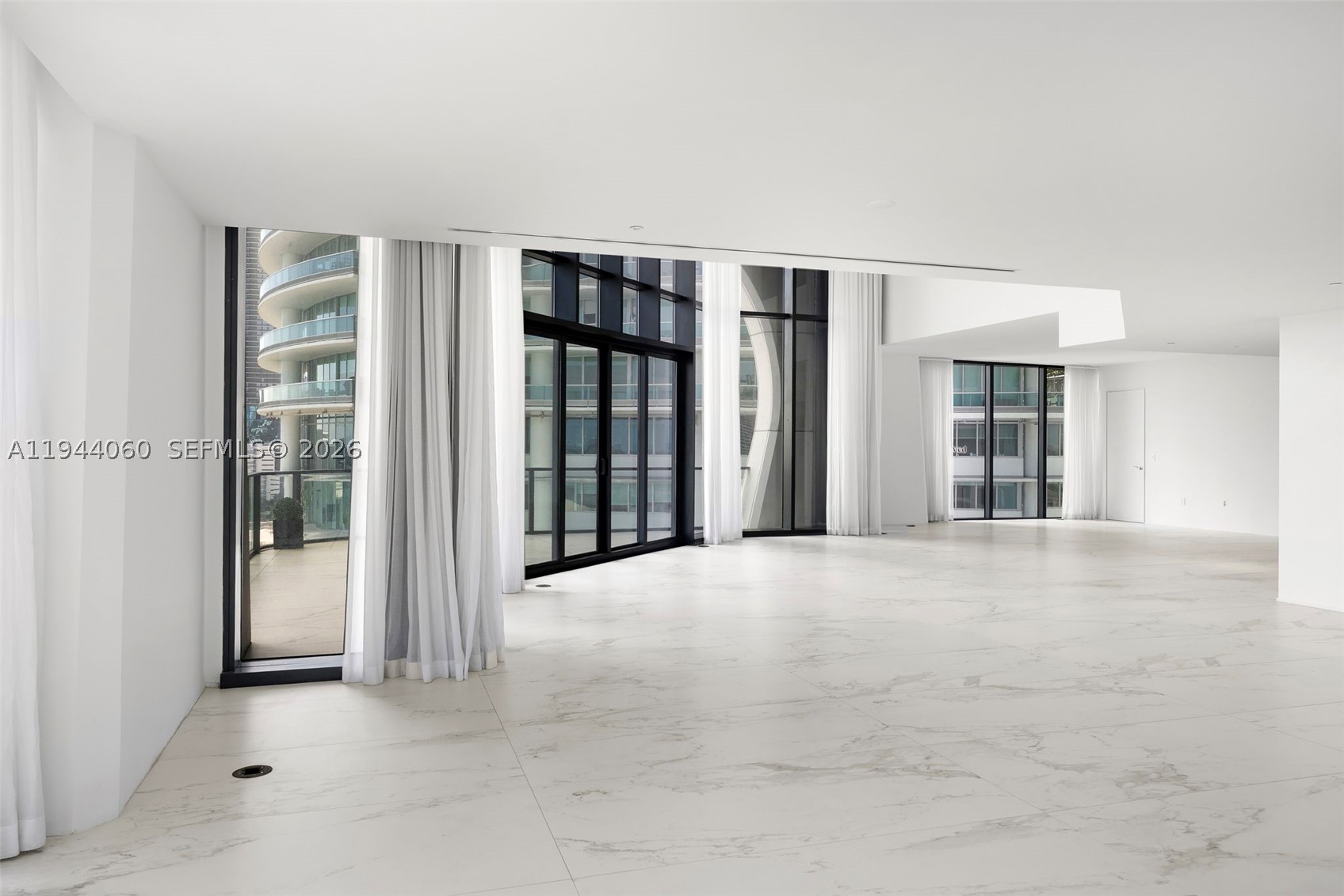 1000 Biscayne Blvd #TH1201, Miami FL 33132