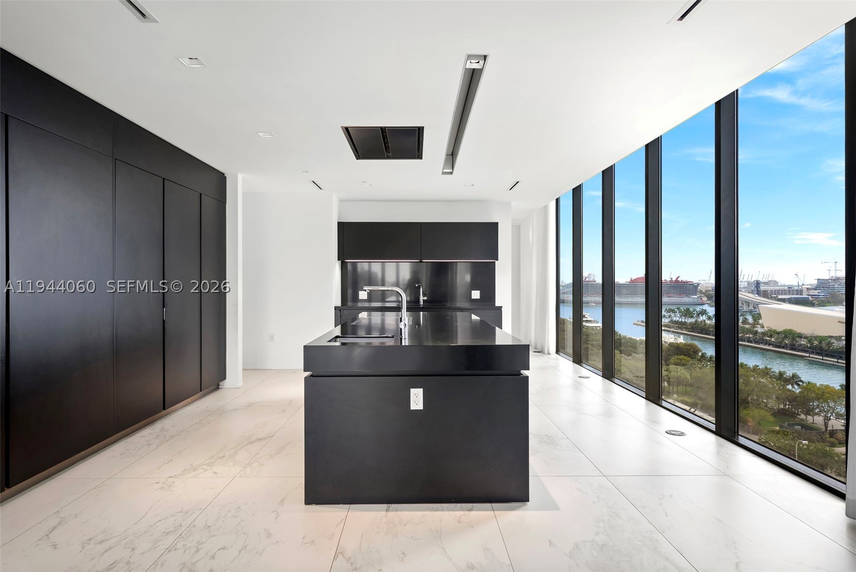 1000 Biscayne Blvd #TH1201, Miami FL 33132