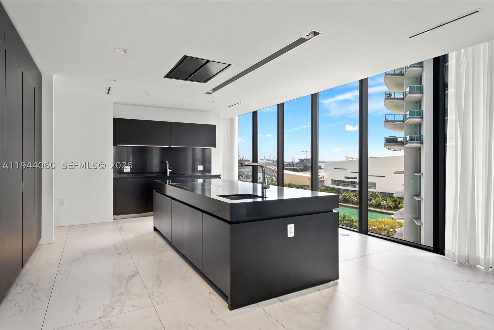 1000 Biscayne Blvd #TH1201, Miami FL 33132