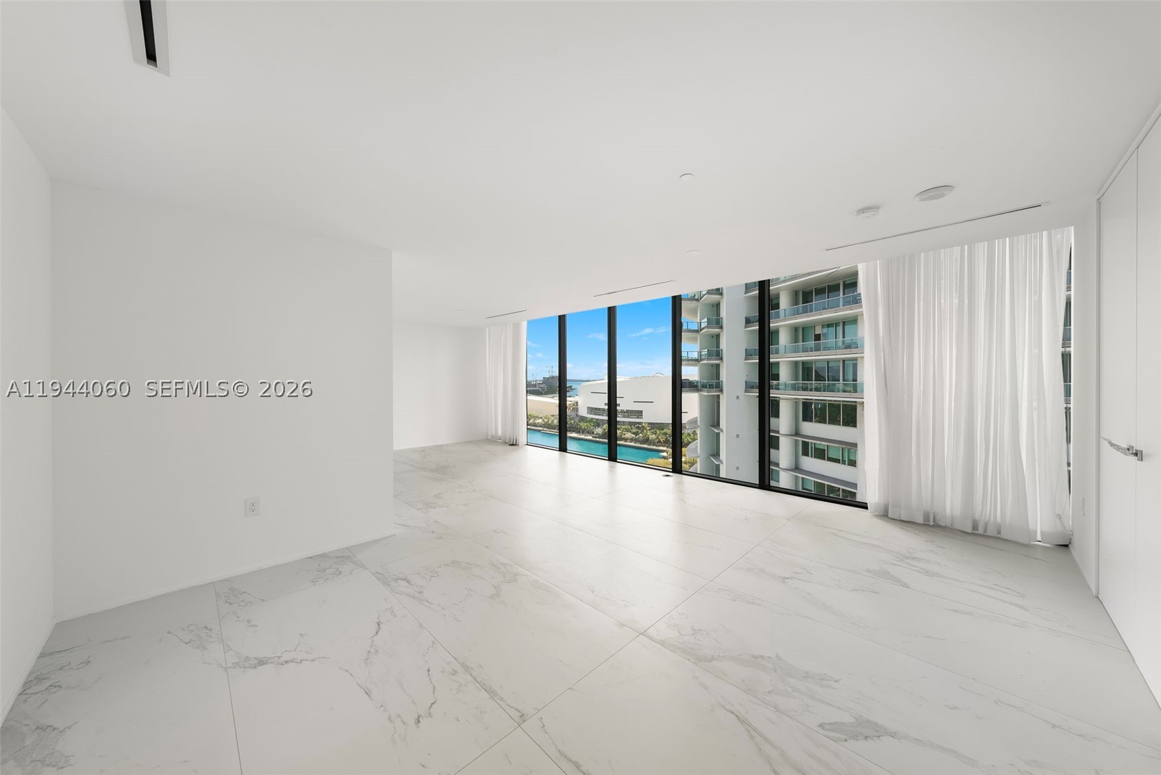 1000 Biscayne Blvd #TH1201, Miami FL 33132